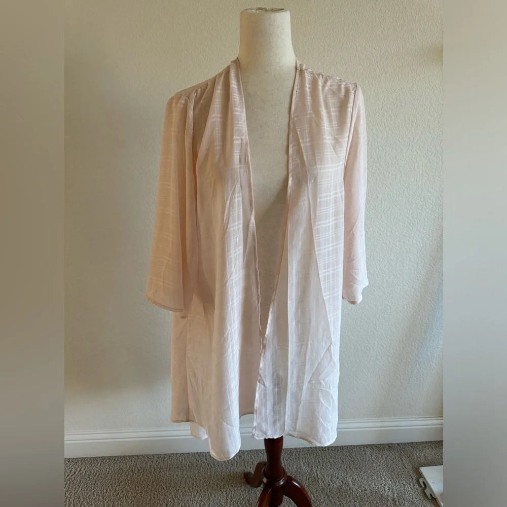 TORRID Light Peachy pink Plaid Chiffon Kimono- Size 0